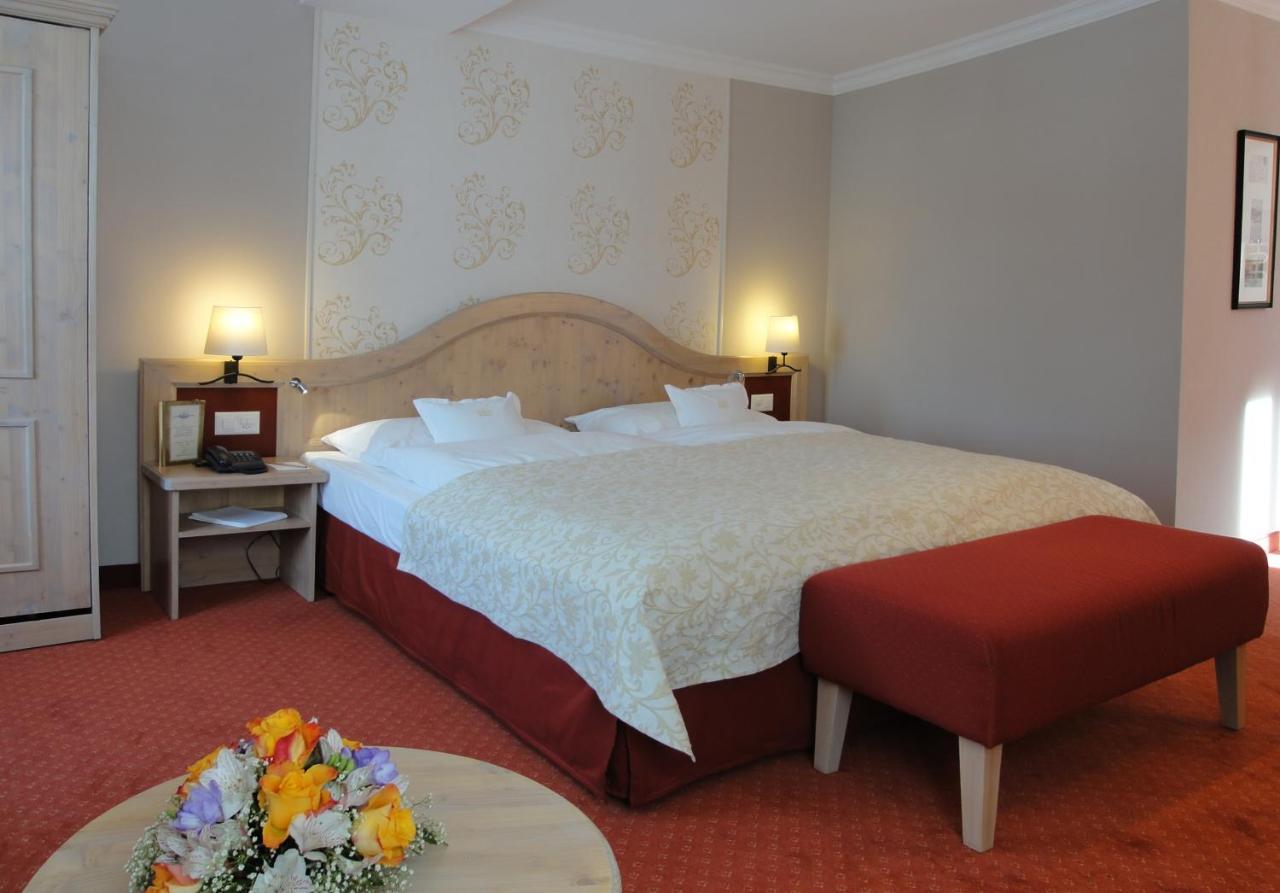 โรมันทิคโฮเทล ชไวทแซร์โฮฟ Hotel กรินเดลวัลด์ ภายนอก รูปภาพ
