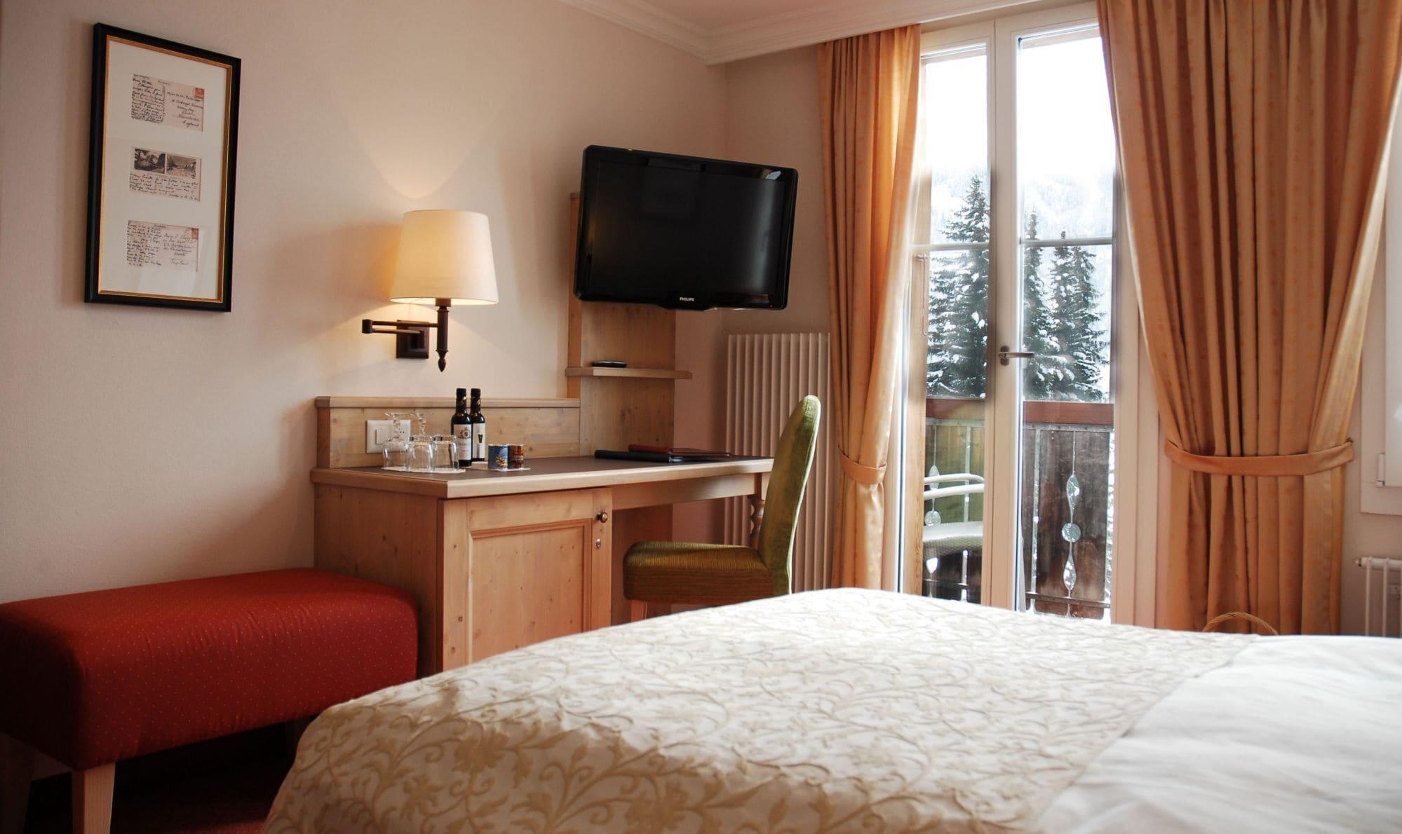 โรมันทิคโฮเทล ชไวทแซร์โฮฟ Hotel กรินเดลวัลด์ ภายนอก รูปภาพ