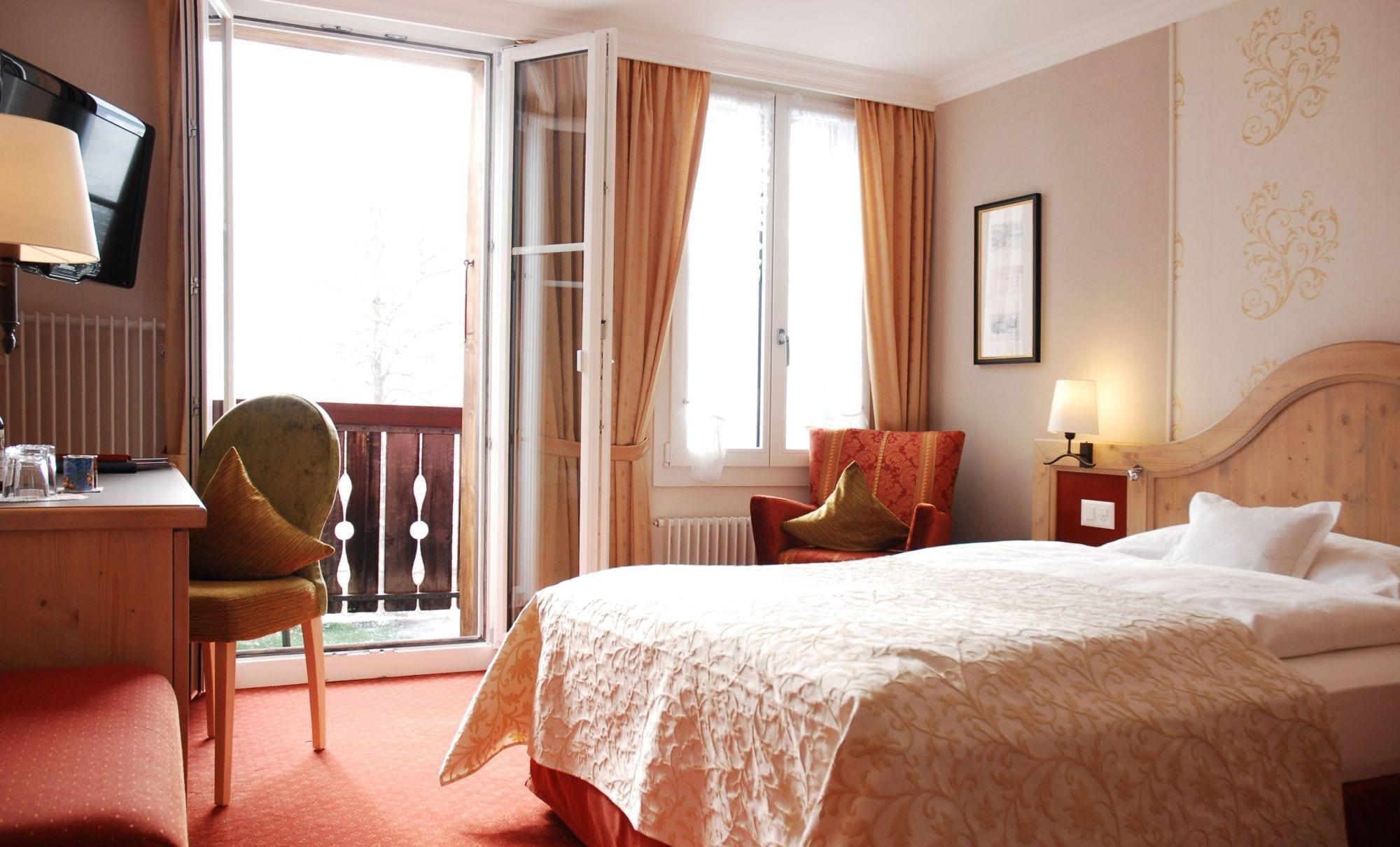 โรมันทิคโฮเทล ชไวทแซร์โฮฟ Hotel กรินเดลวัลด์ ภายนอก รูปภาพ