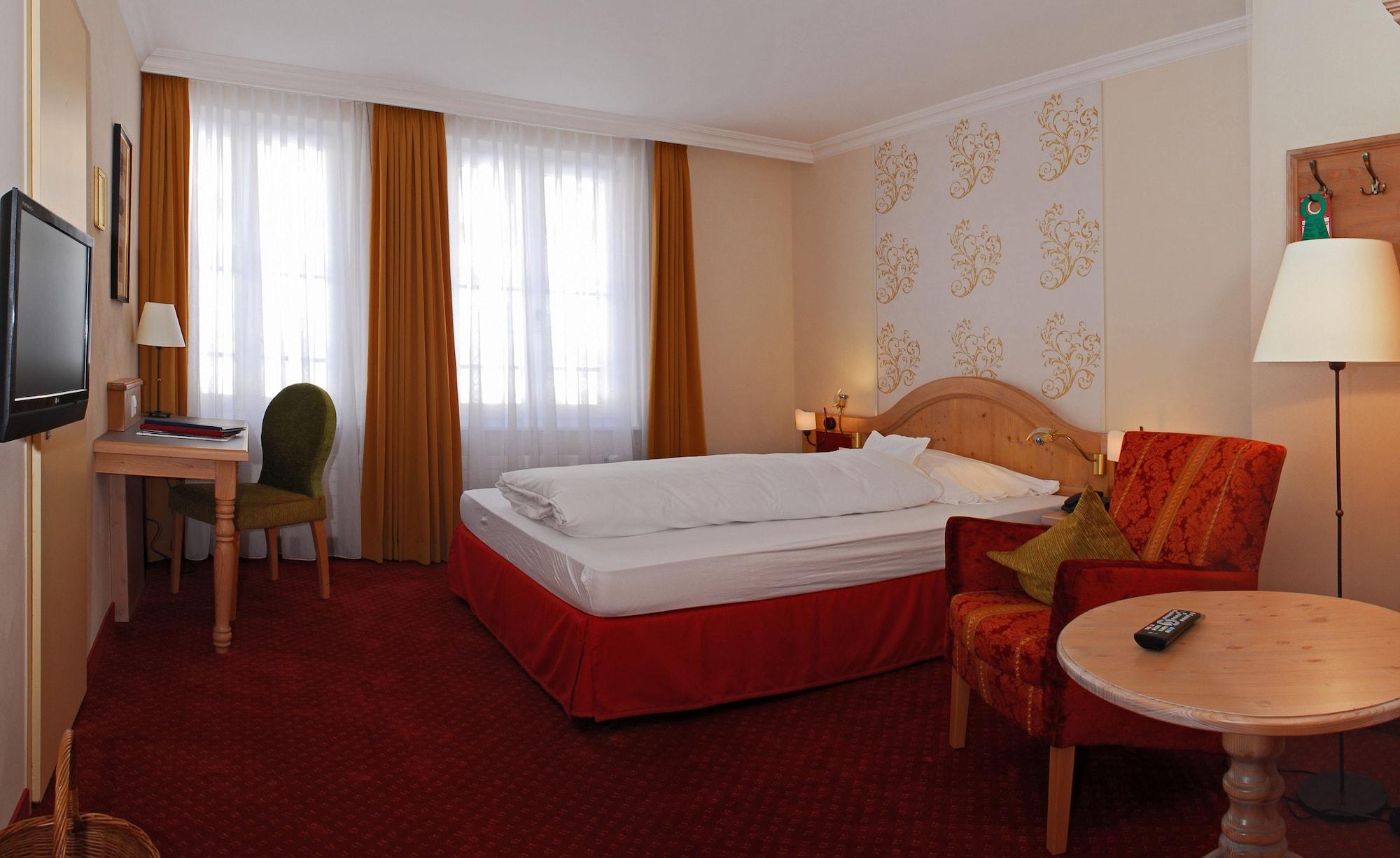 โรมันทิคโฮเทล ชไวทแซร์โฮฟ Hotel กรินเดลวัลด์ ภายนอก รูปภาพ