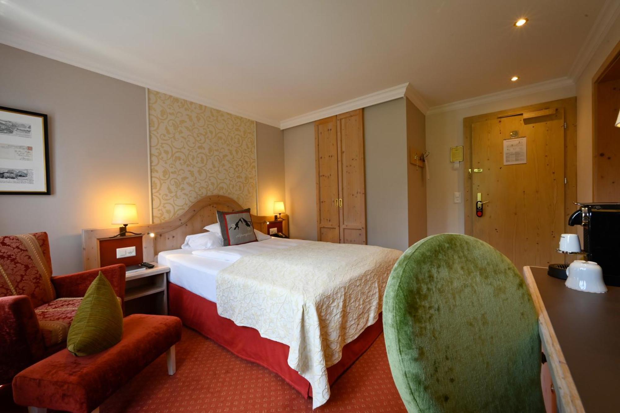โรมันทิคโฮเทล ชไวทแซร์โฮฟ Hotel กรินเดลวัลด์ ภายนอก รูปภาพ