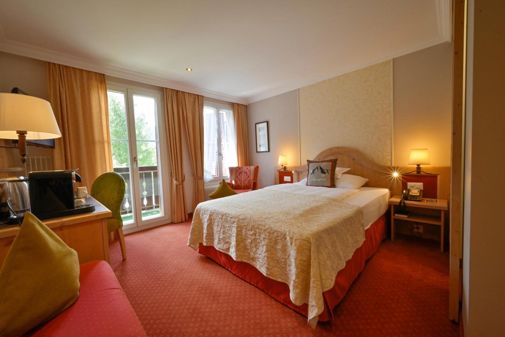 โรมันทิคโฮเทล ชไวทแซร์โฮฟ Hotel กรินเดลวัลด์ ภายนอก รูปภาพ